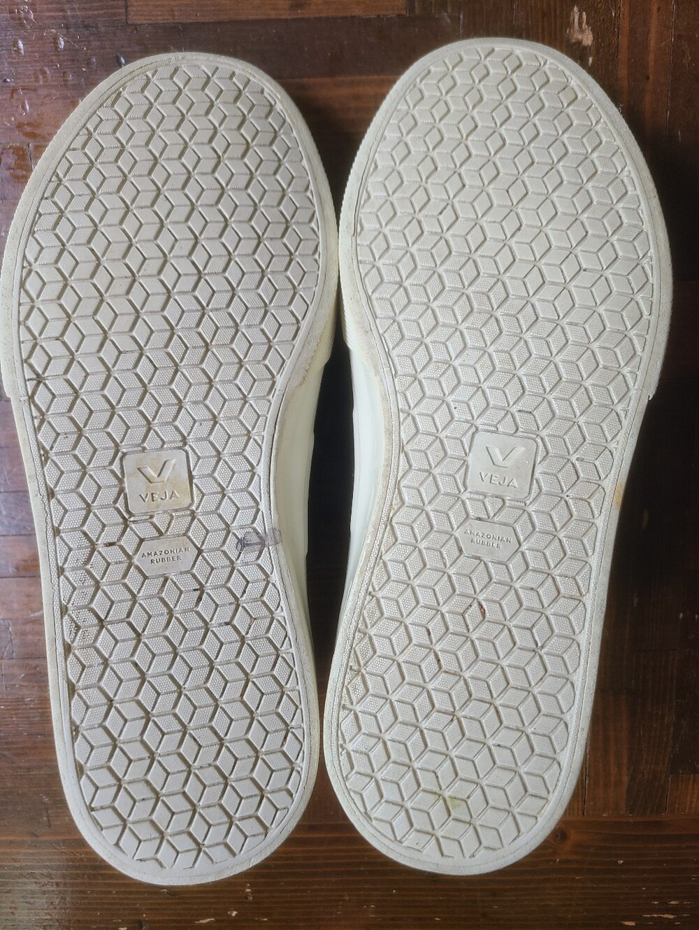 Veja Campo Low-Top Sneaker in White with Black V - Picture 7 of 10